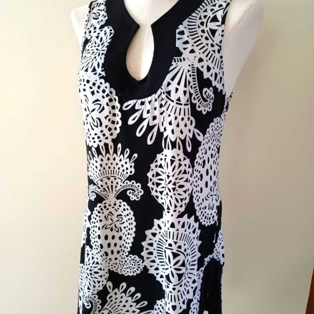 NWOT White House Black Market WHBM Geometric Sleeveless Top Tunic M.